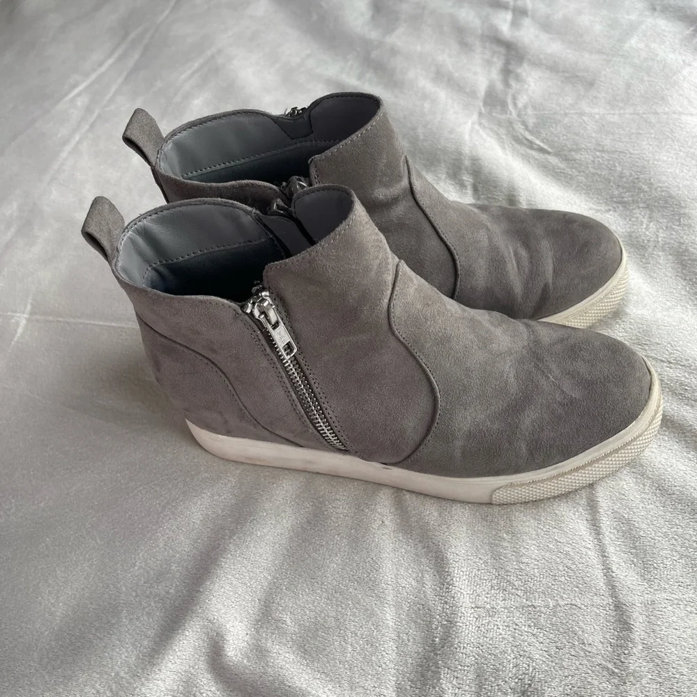 Francesca’s Women’s 8 Nelly 2 Ankle Sneaker Gray Side Zip Round Toe Comfort